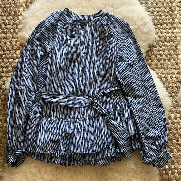Banana Republic Ruffle Tiered Blouse XS NWOT - Picture 2 of 4